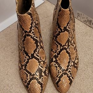 NEW Steve Madden tan snake boots - size 8